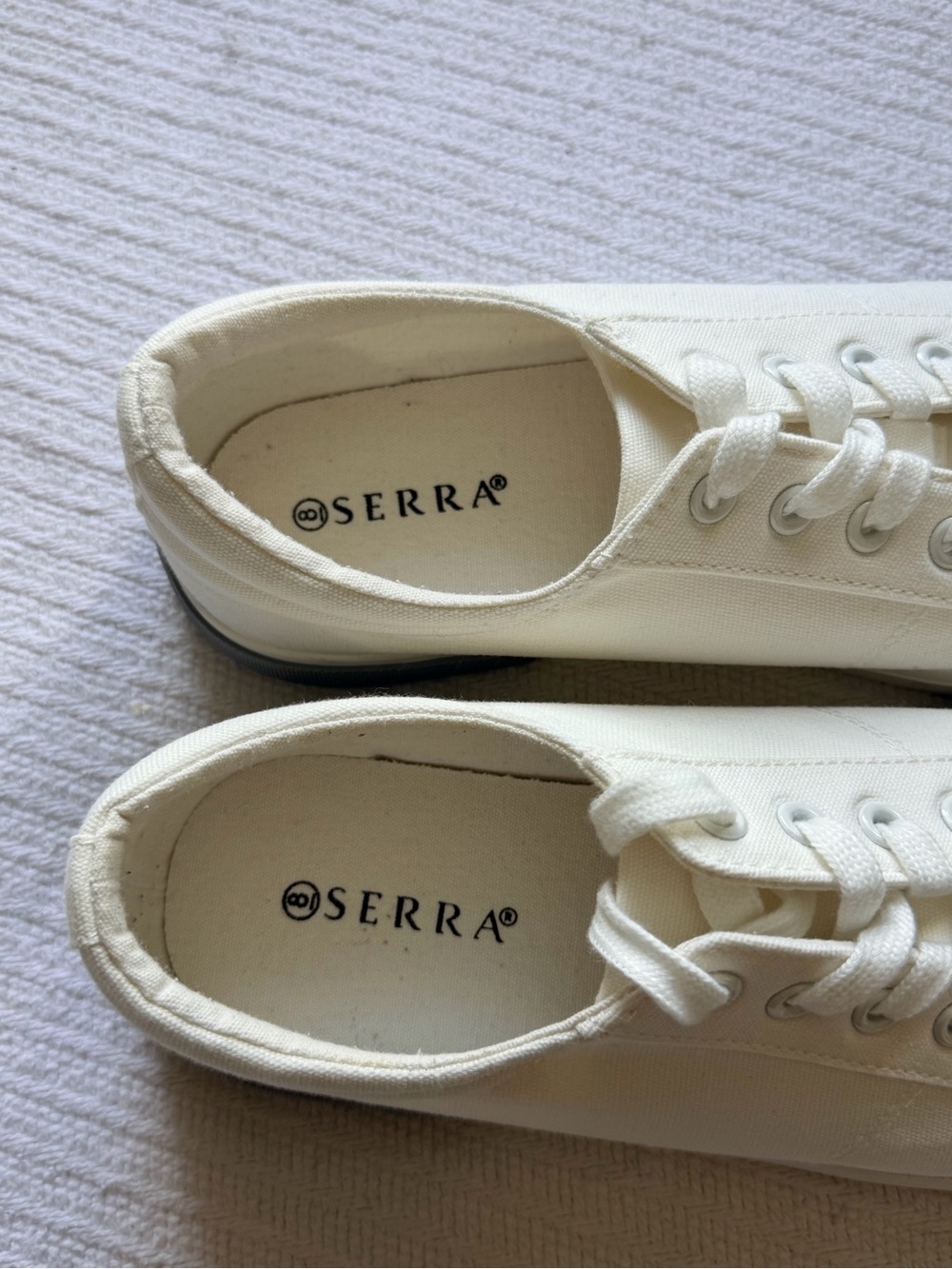 Serra Canvas Low-Top Sneakers Size 8 - Picture 4 of 7